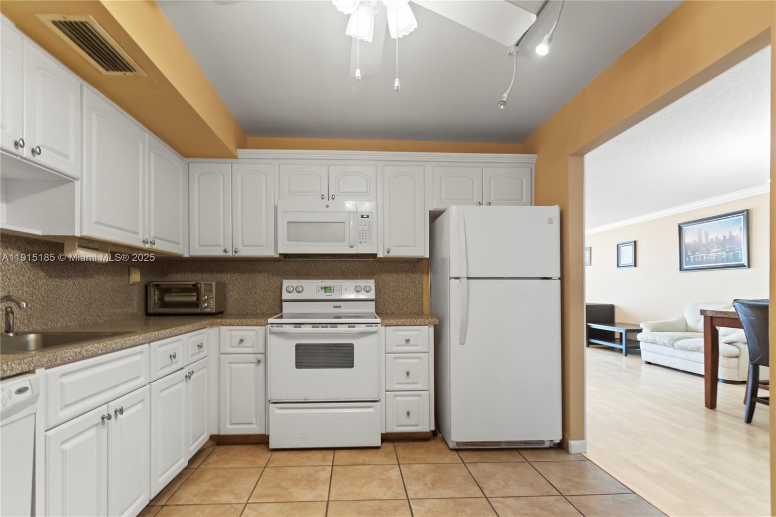 1600 S Ocean Drive # 11H