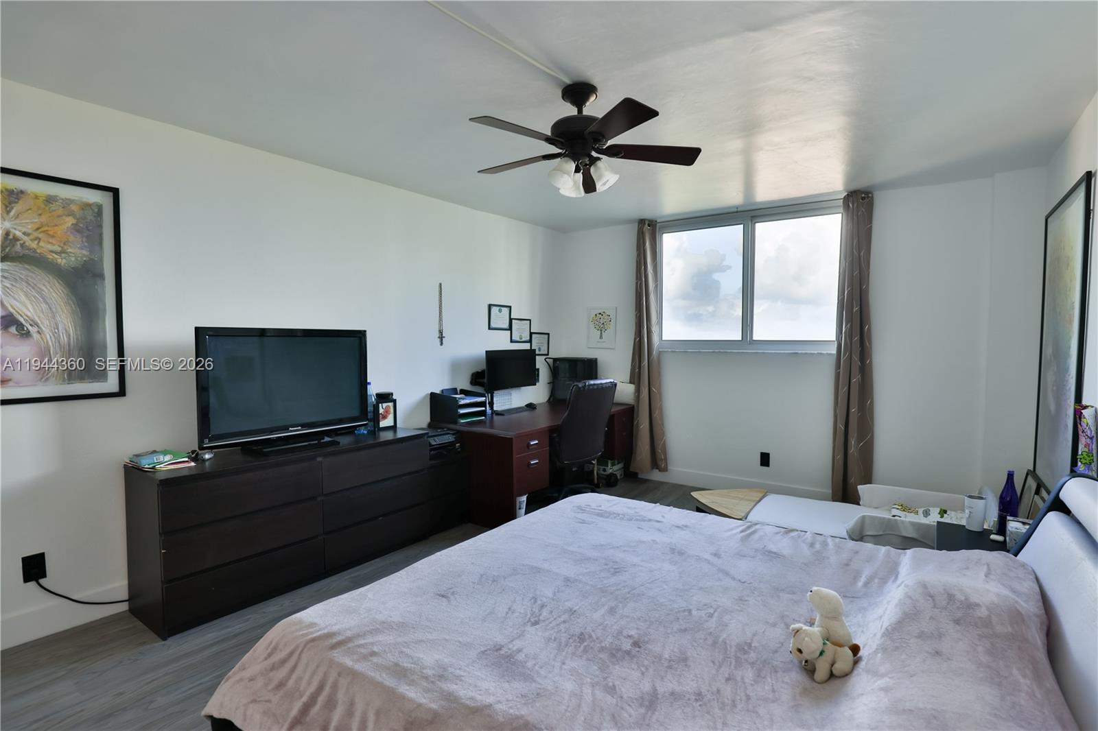 19380 Collins Ave # 726