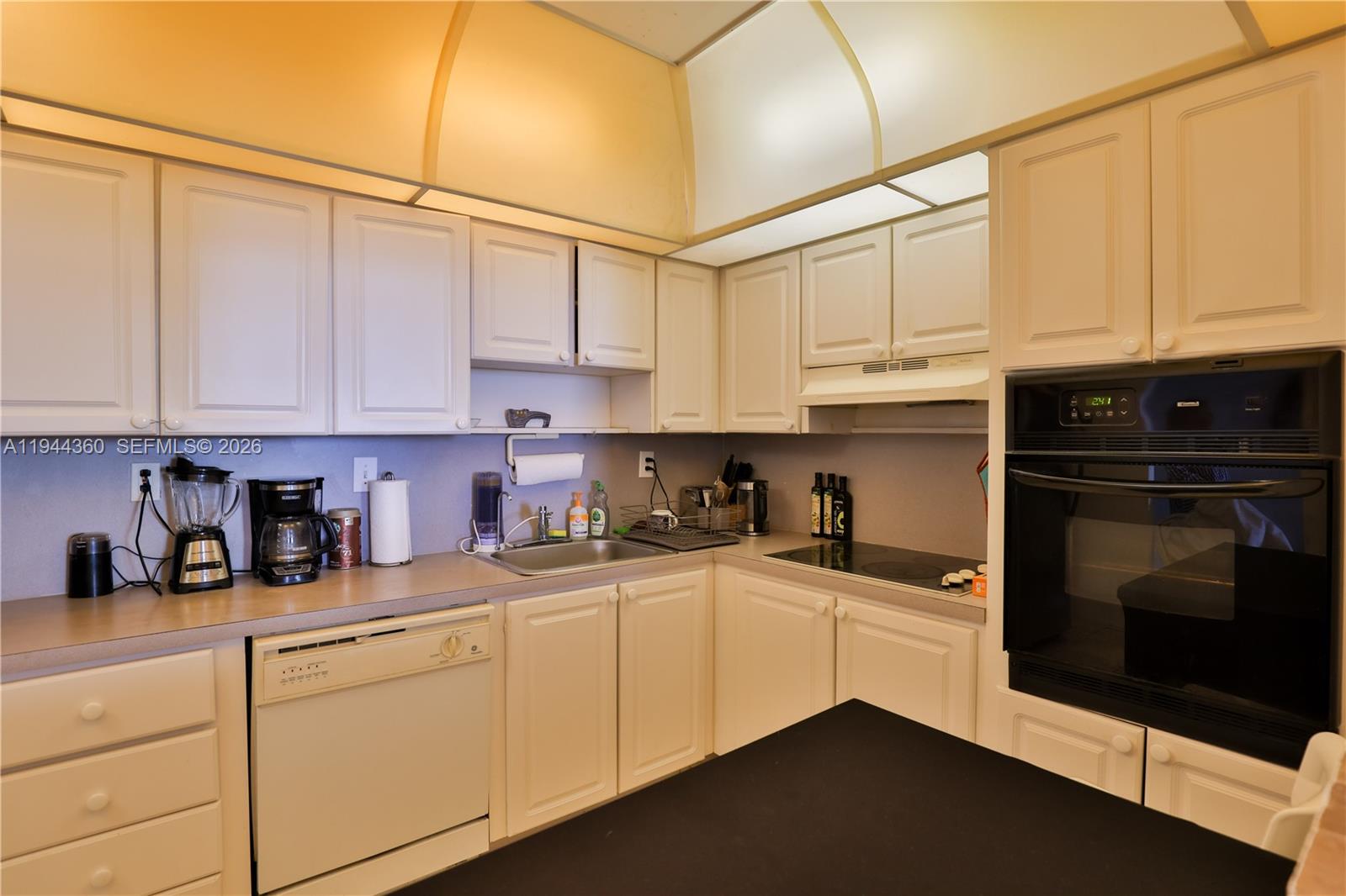 19380 Collins Ave # 726