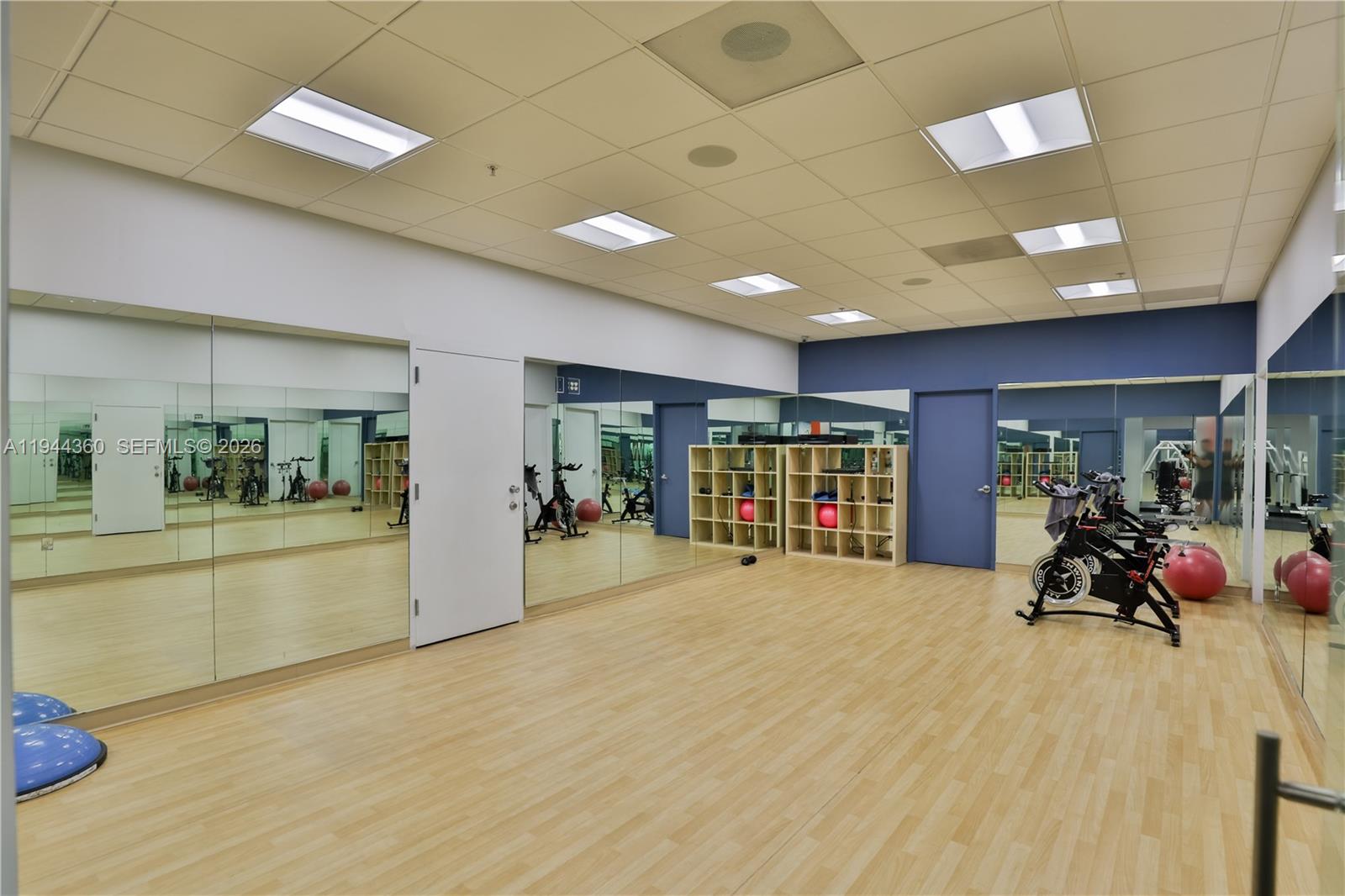 19380 Collins Ave # 726