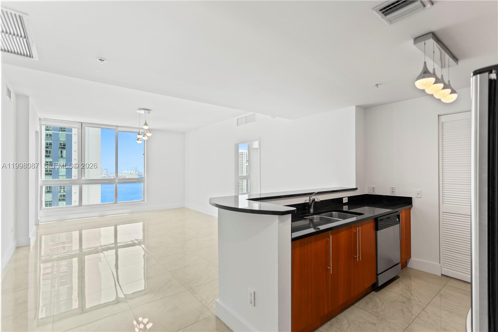300 S Biscayne Blvd # 2414 Unit: T-2414