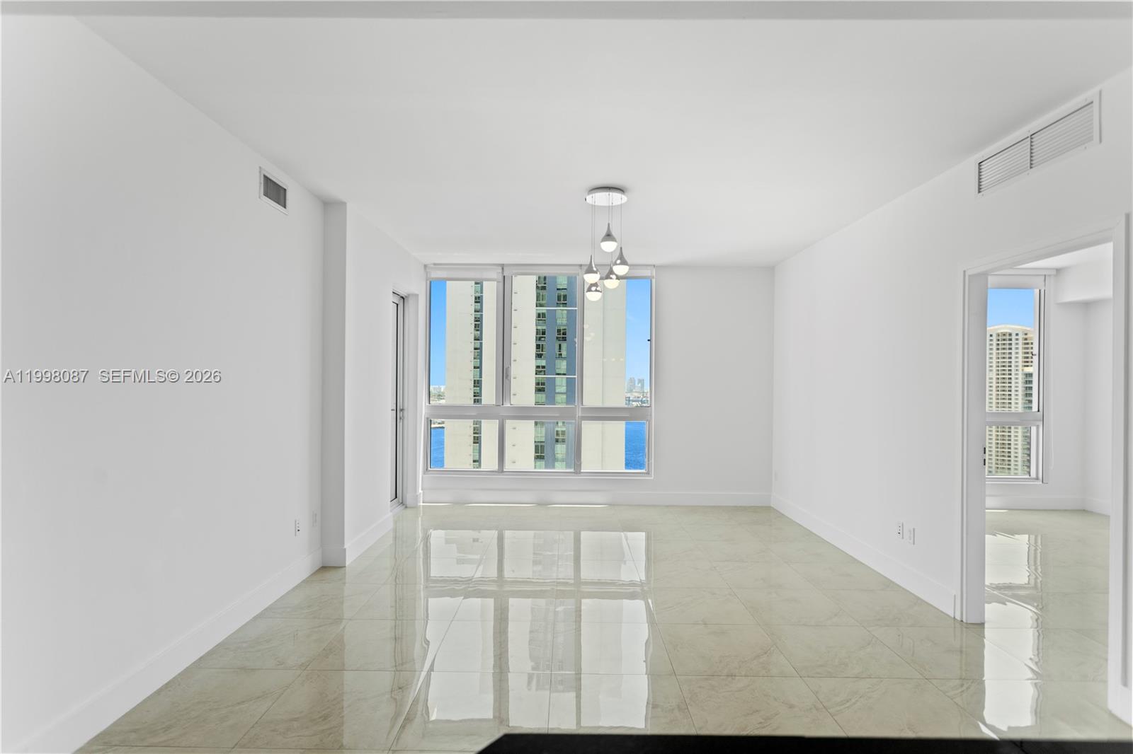 300 S Biscayne Blvd # 2414 Unit: T-2414
