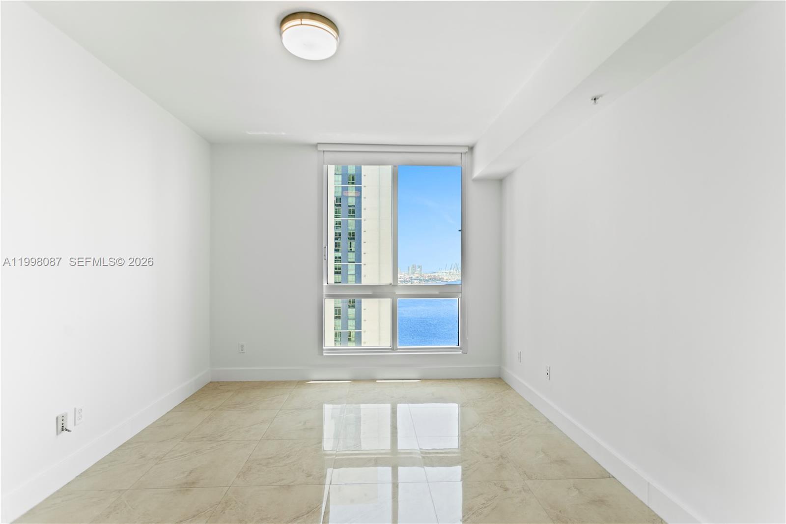 300 S Biscayne Blvd # 2414 Unit: T-2414