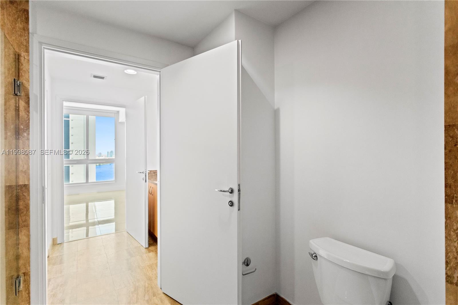 300 S Biscayne Blvd # 2414 Unit: T-2414