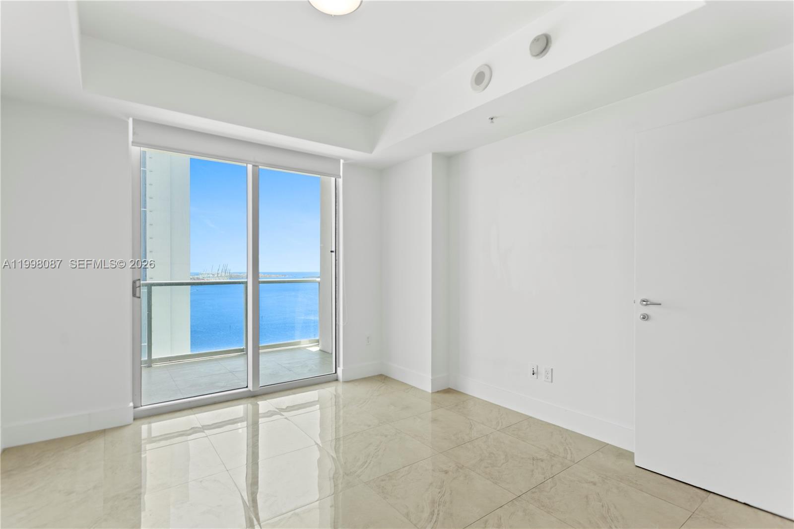300 S Biscayne Blvd # 2414 Unit: T-2414