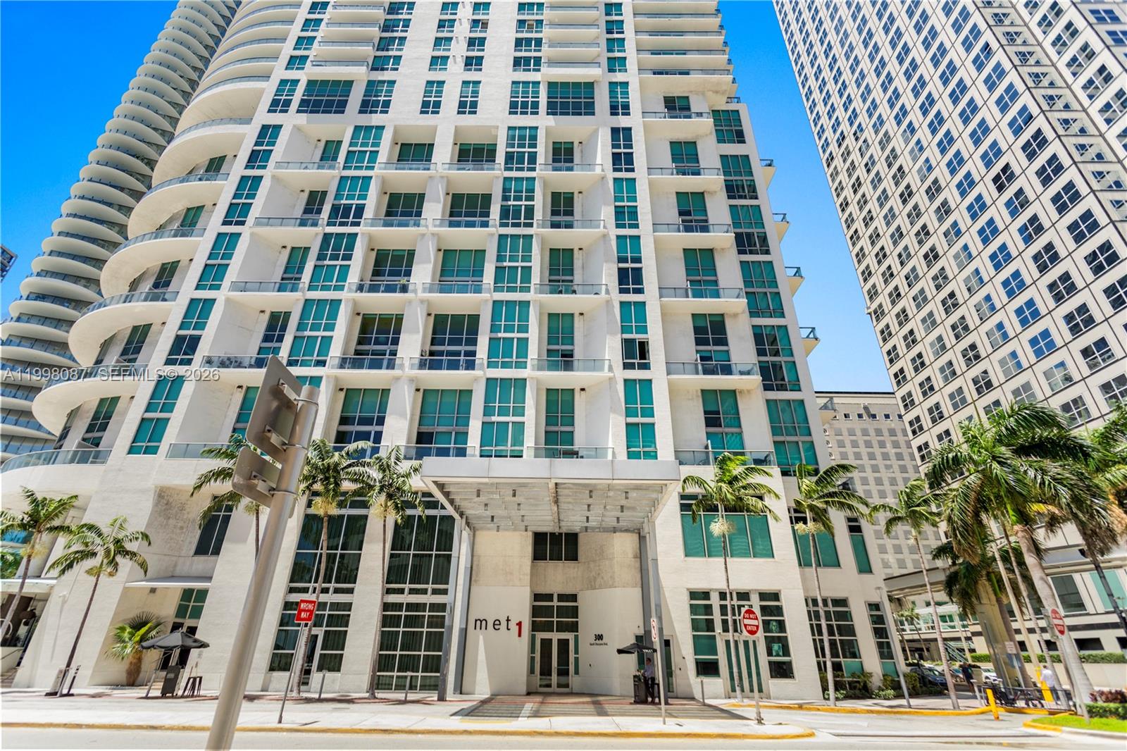 300 S Biscayne Blvd # 2414 Unit: T-2414