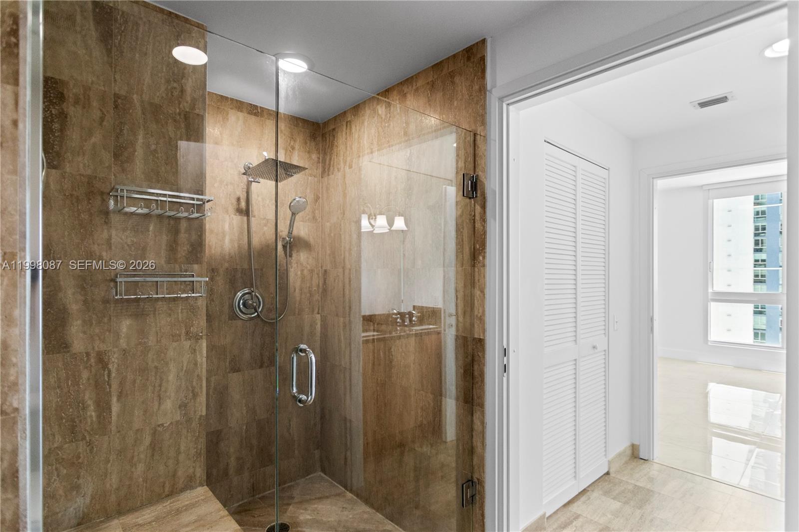 300 S Biscayne Blvd # 2414 Unit: T-2414