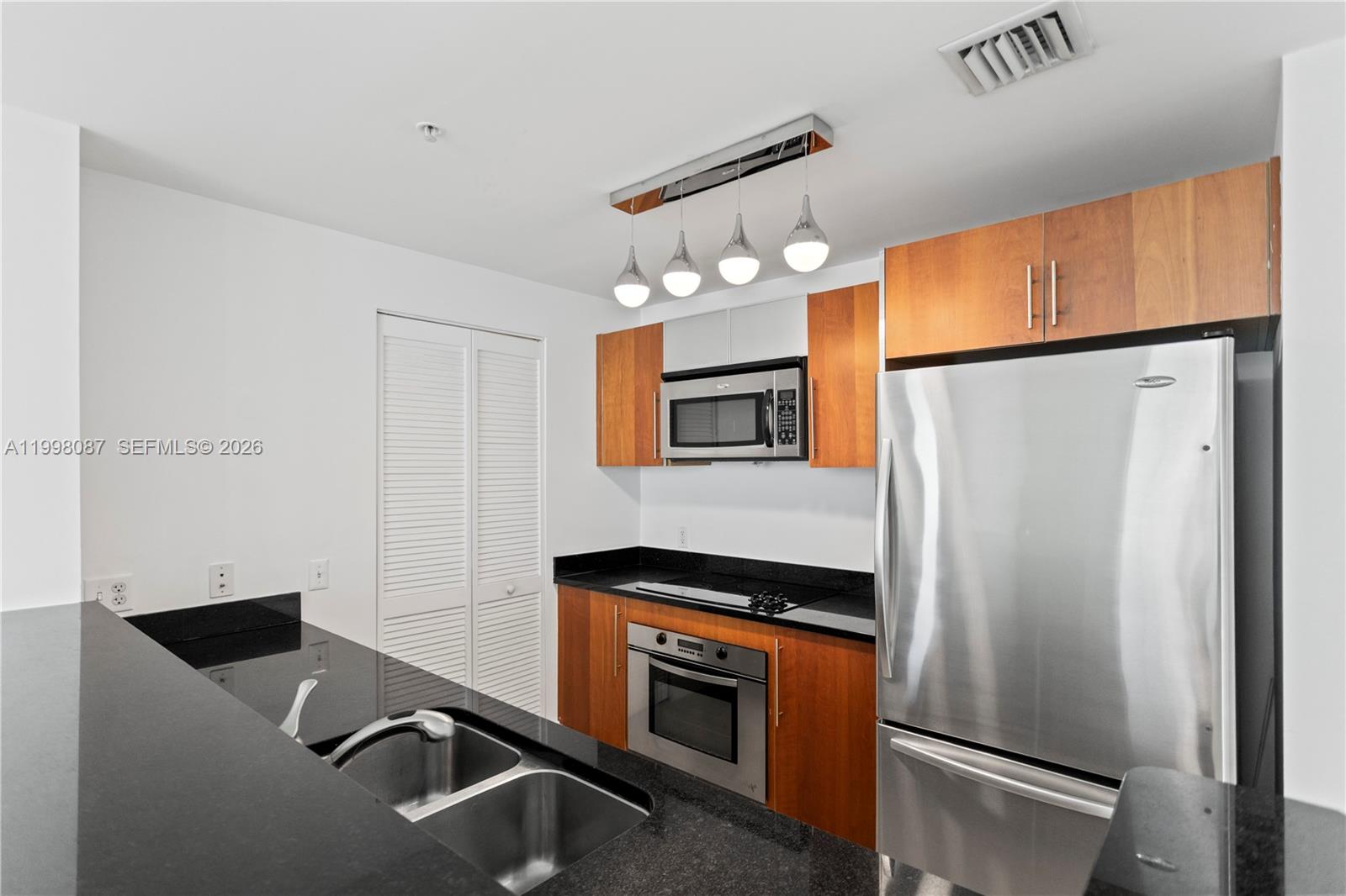 300 S Biscayne Blvd # 2414 Unit: T-2414