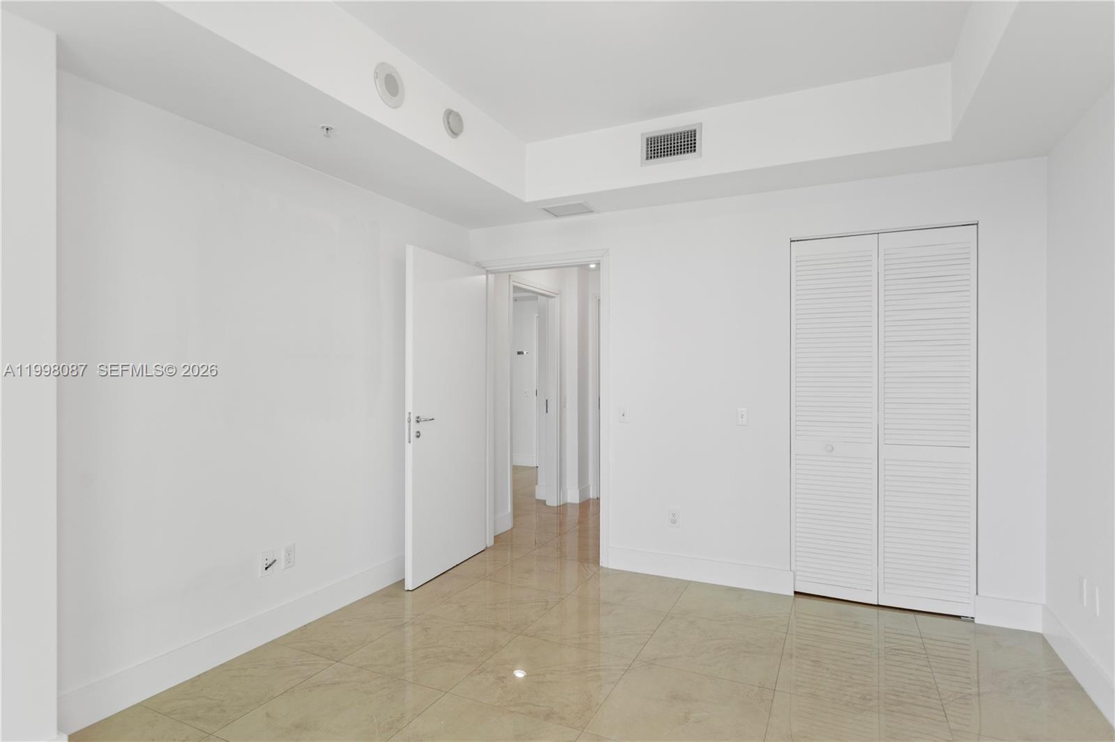 300 S Biscayne Blvd # 2414 Unit: T-2414