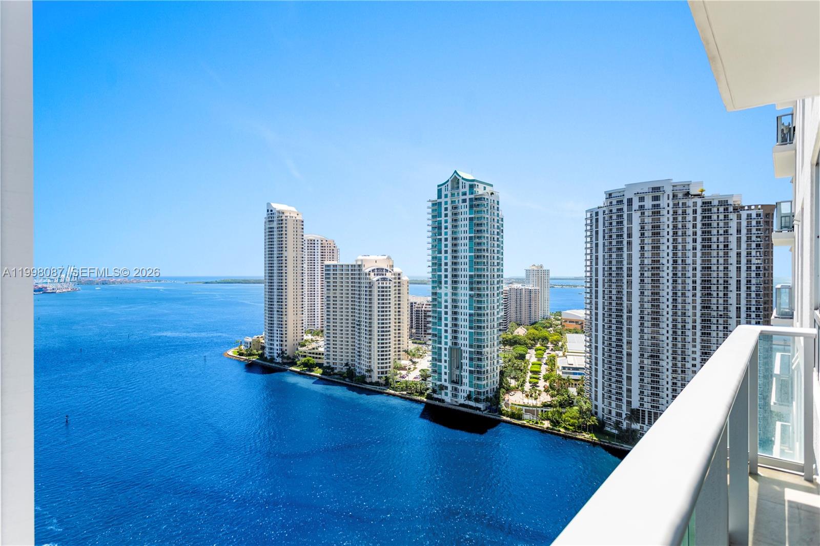 300 S Biscayne Blvd # 2414 Unit: T-2414