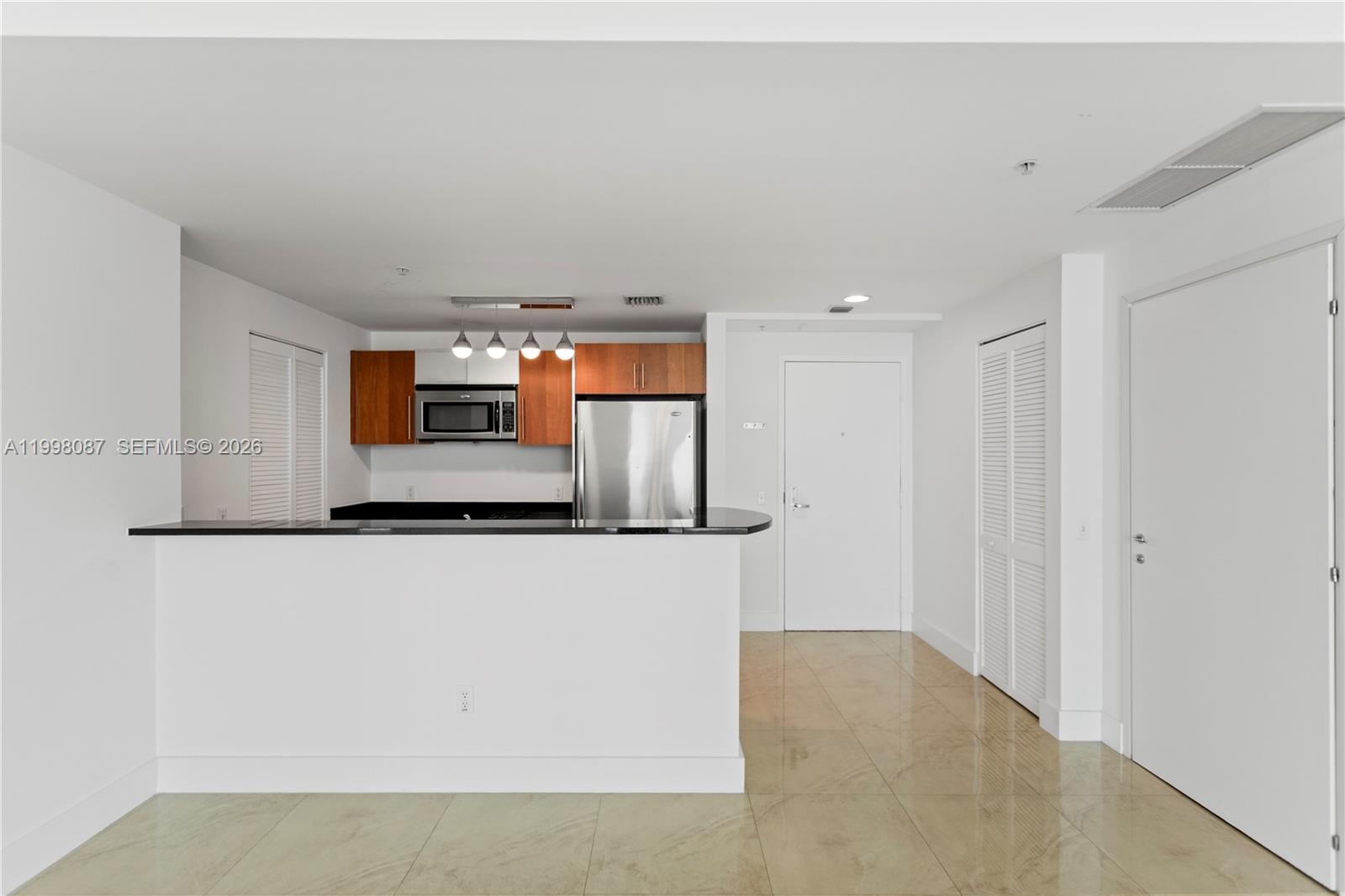 300 S Biscayne Blvd # 2414 Unit: T-2414