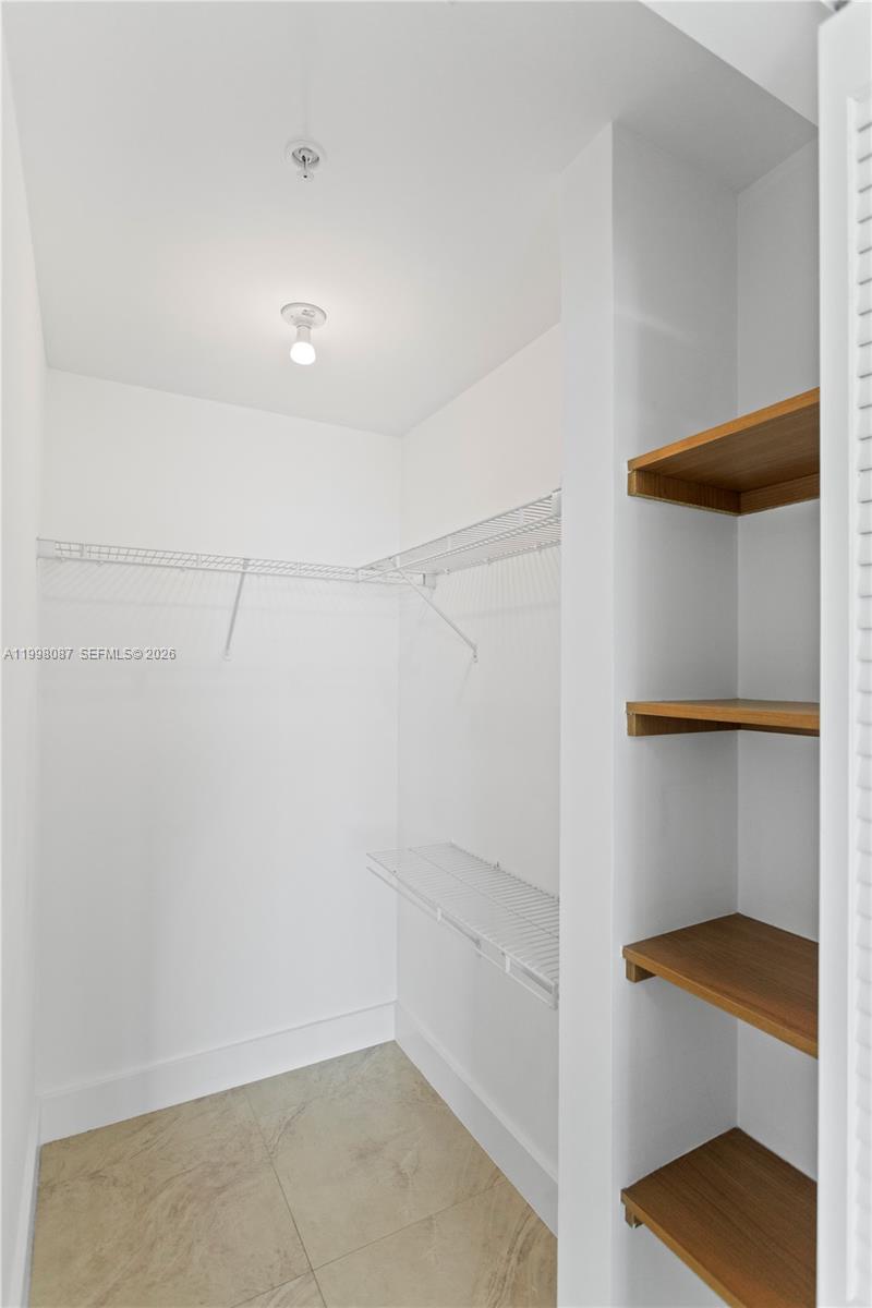 300 S Biscayne Blvd # 2414 Unit: T-2414