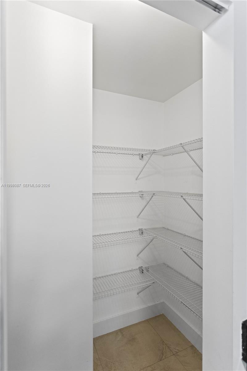 300 S Biscayne Blvd # 2414 Unit: T-2414