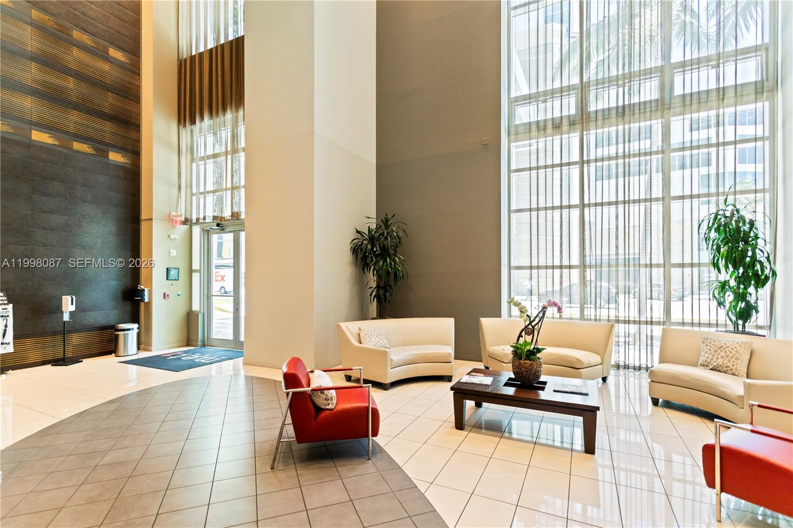 300 S Biscayne Blvd # 2414 Unit: T-2414