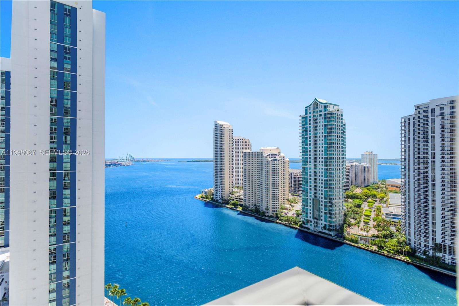 300 S Biscayne Blvd # 2414 Unit: T-2414