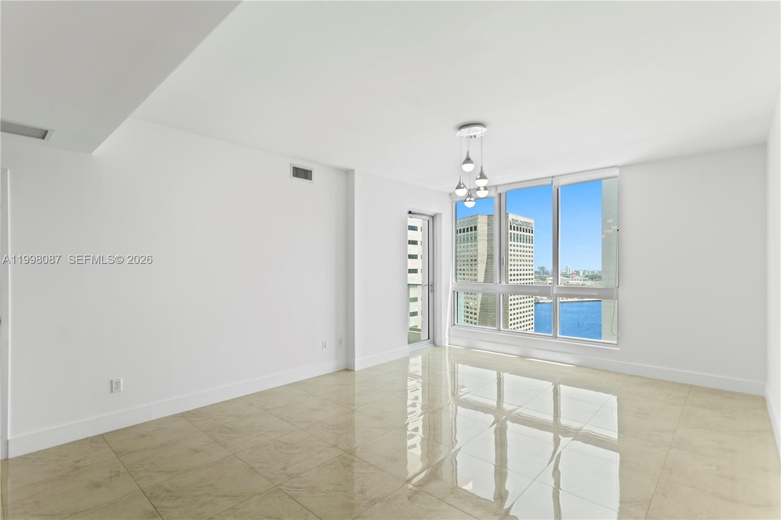 300 S Biscayne Blvd # 2414 Unit: T-2414