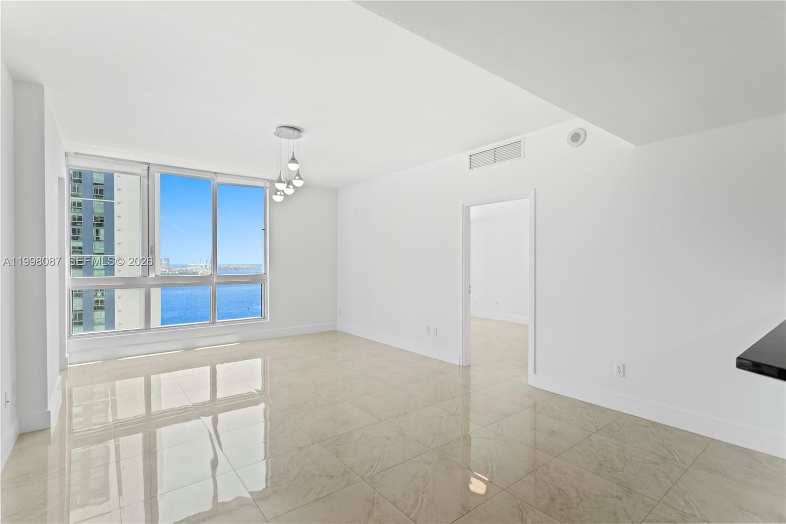 300 S Biscayne Blvd # 2414 Unit: T-2414