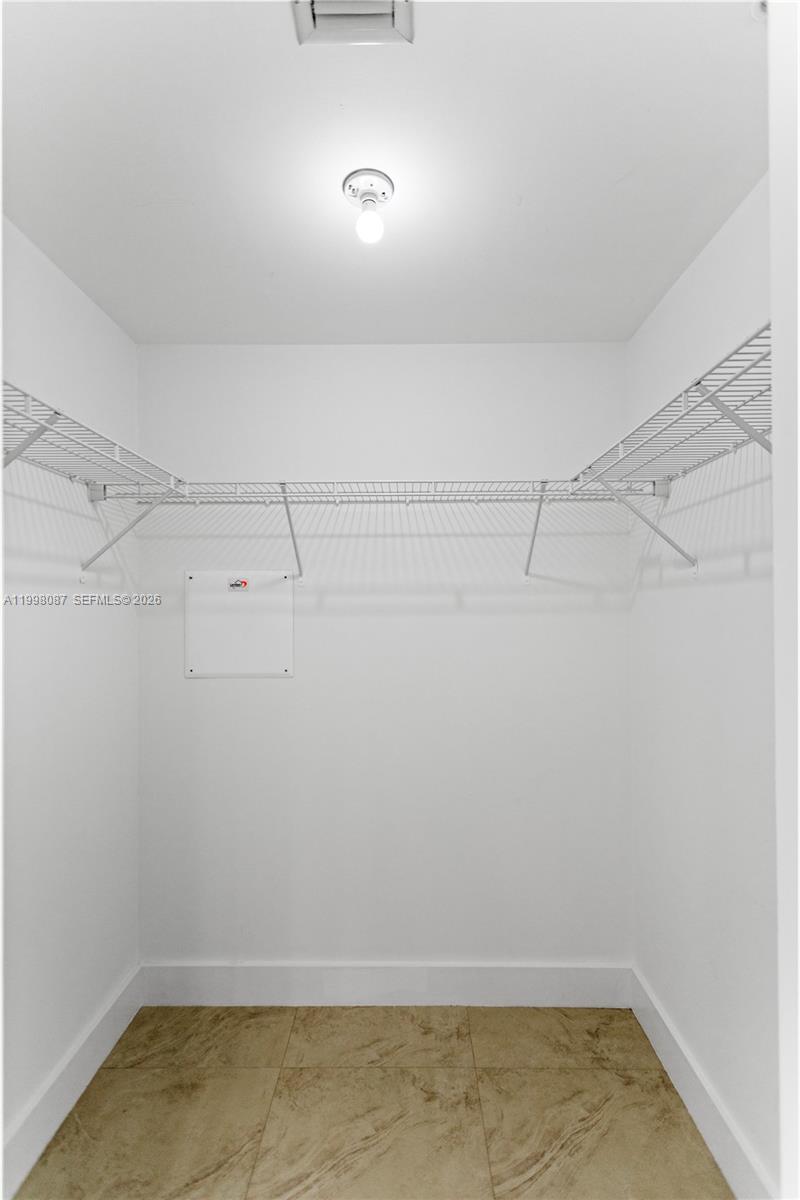 300 S Biscayne Blvd # 2414 Unit: T-2414