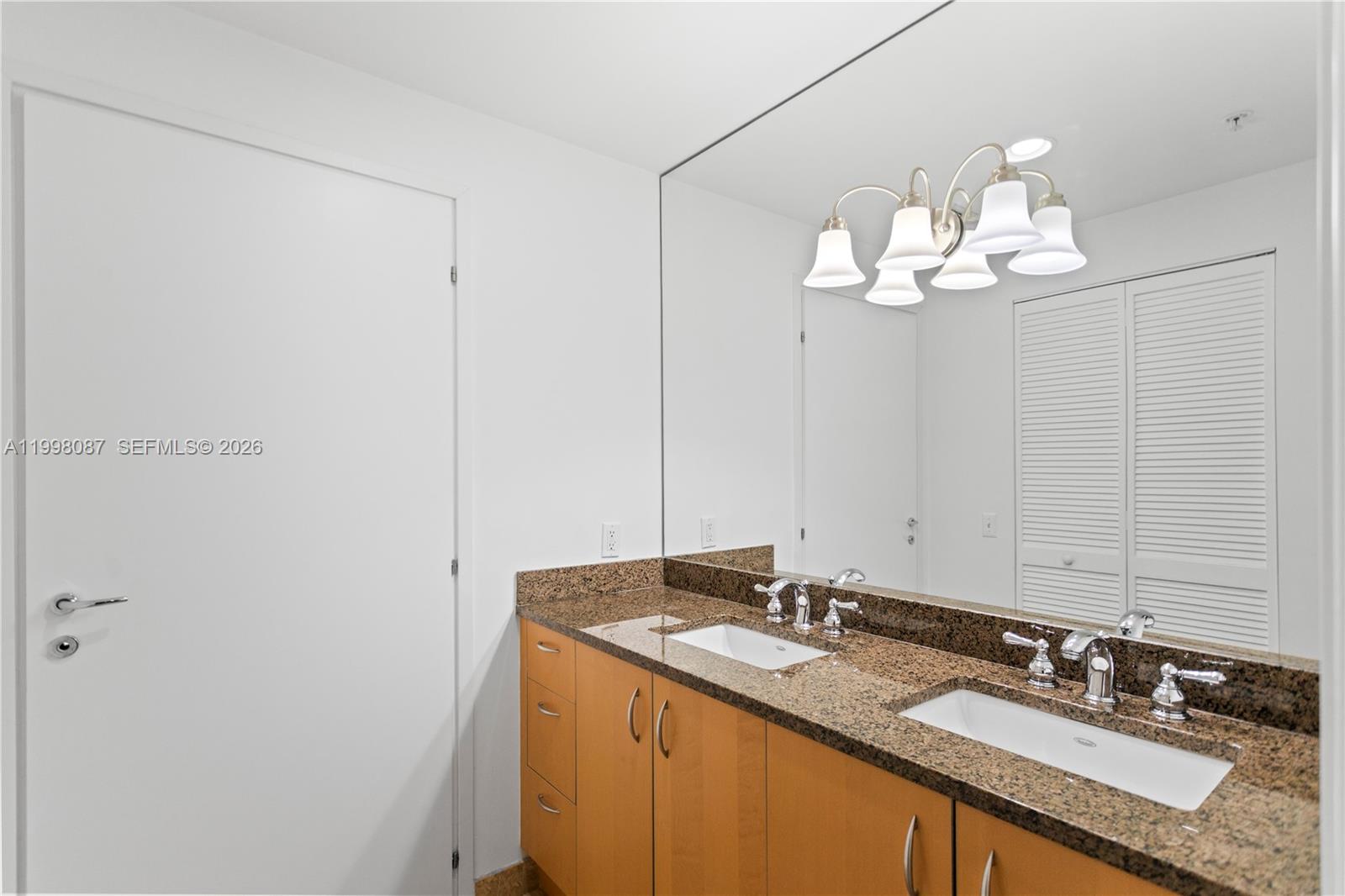 300 S Biscayne Blvd # 2414 Unit: T-2414