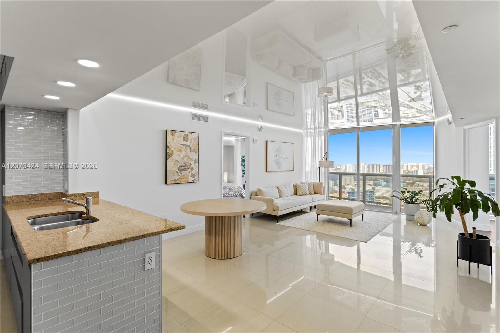 17201 Collins Ave # 3502