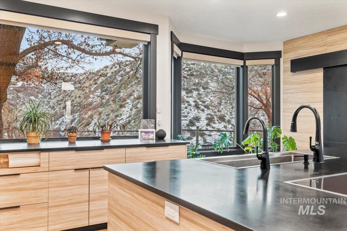 7 Spring Creek Rd