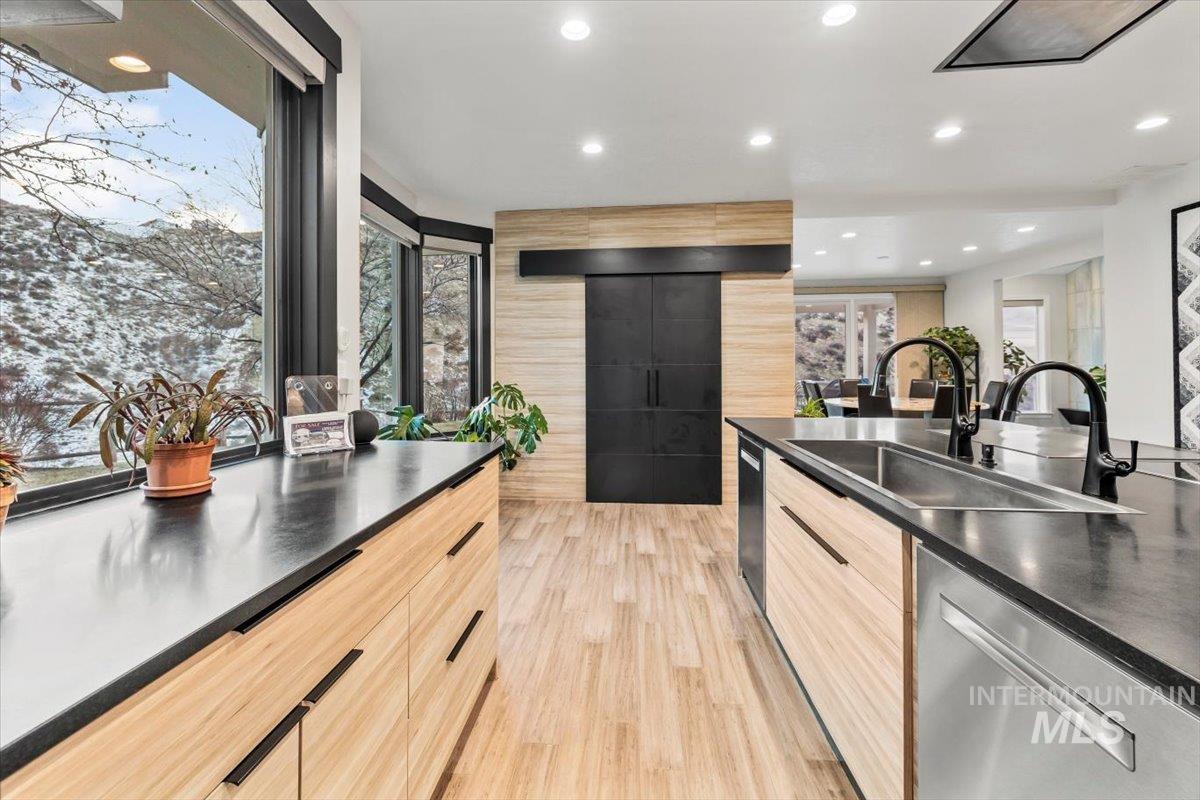 7 Spring Creek Rd