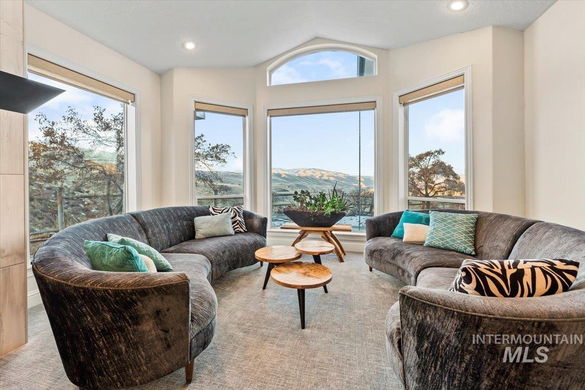 7 Spring Creek Rd