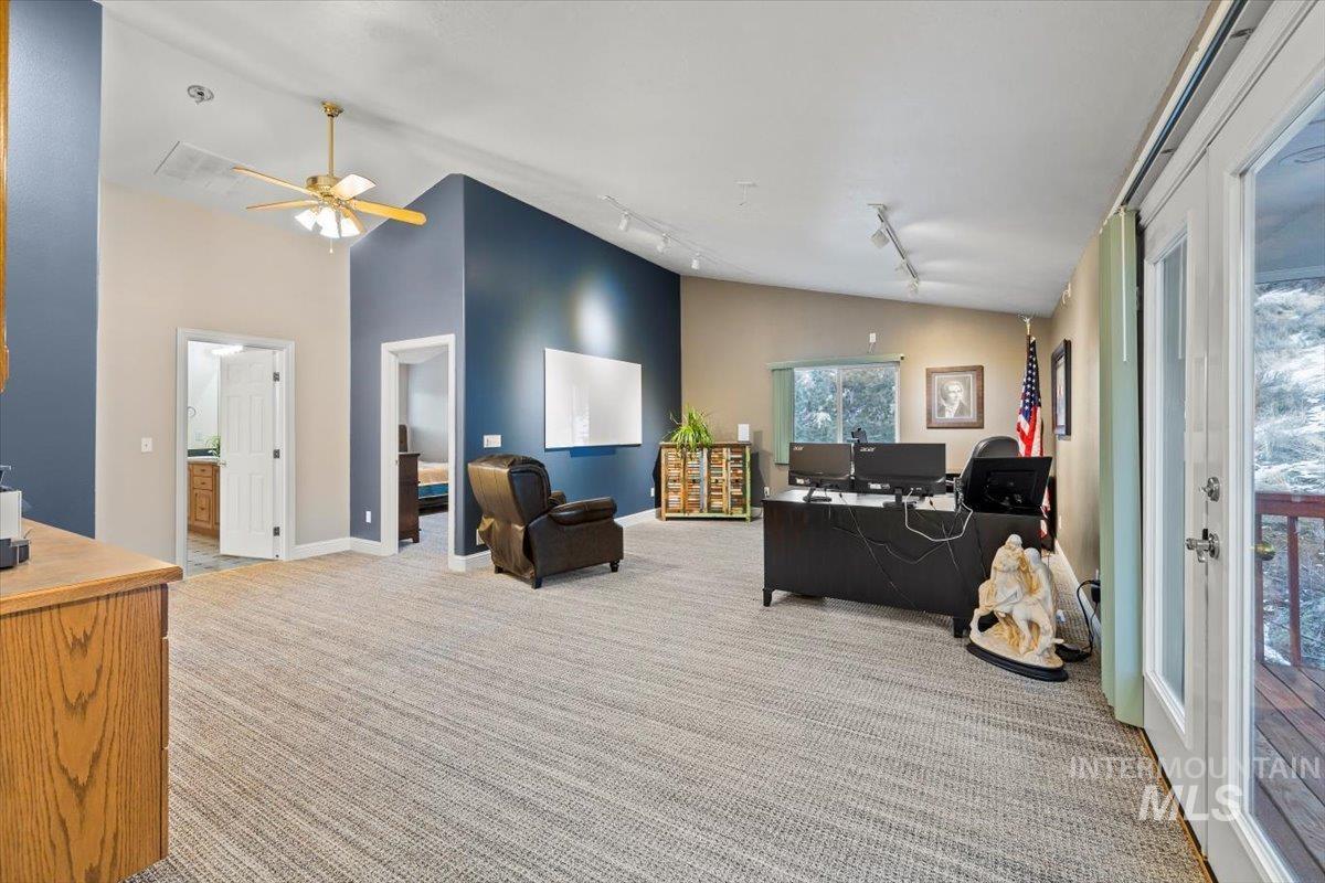 7 Spring Creek Rd