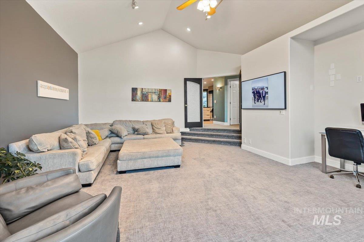 7 Spring Creek Rd