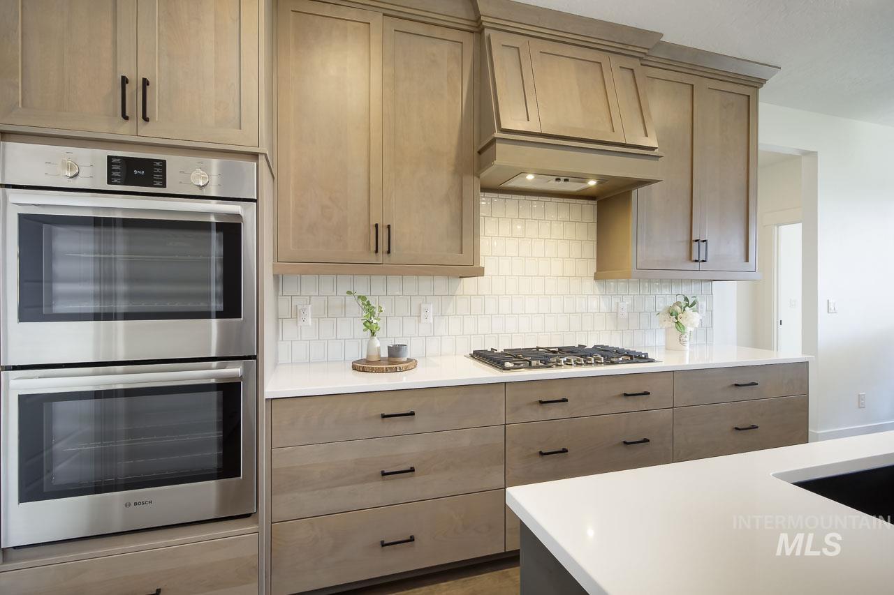 1950 N Meadow Wood Ave