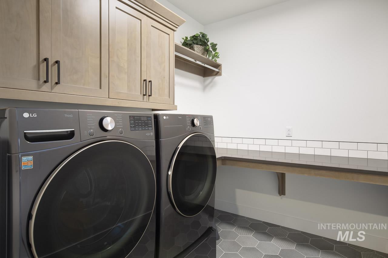 1950 N Meadow Wood Ave