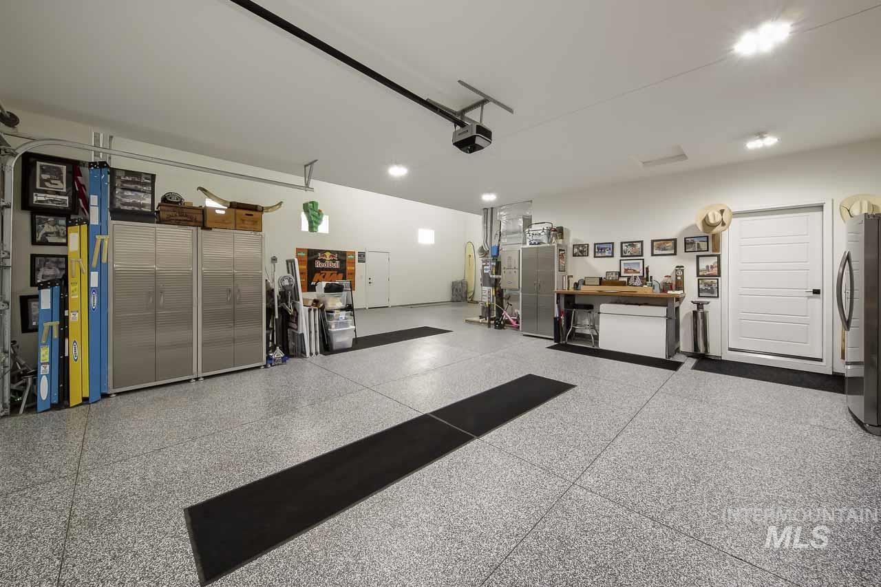 1950 N Meadow Wood Ave