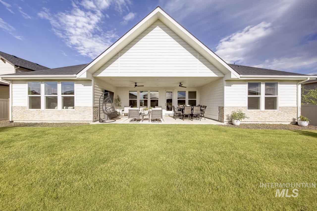 1950 N Meadow Wood Ave