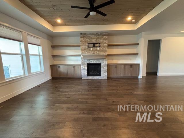 1950 N Meadow Wood Ave