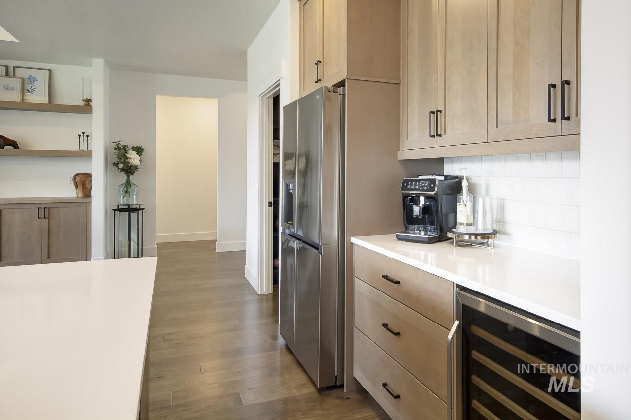 1950 N Meadow Wood Ave