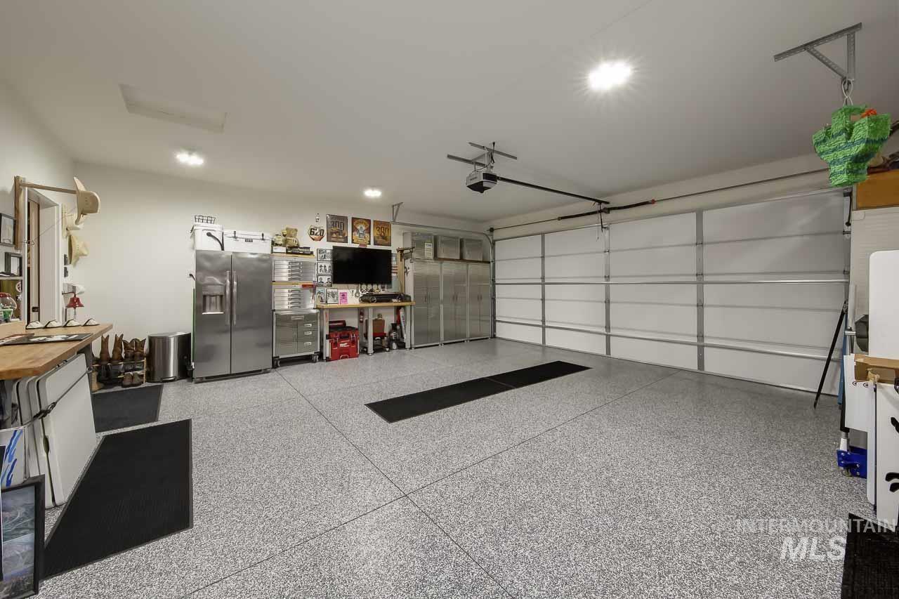 1950 N Meadow Wood Ave