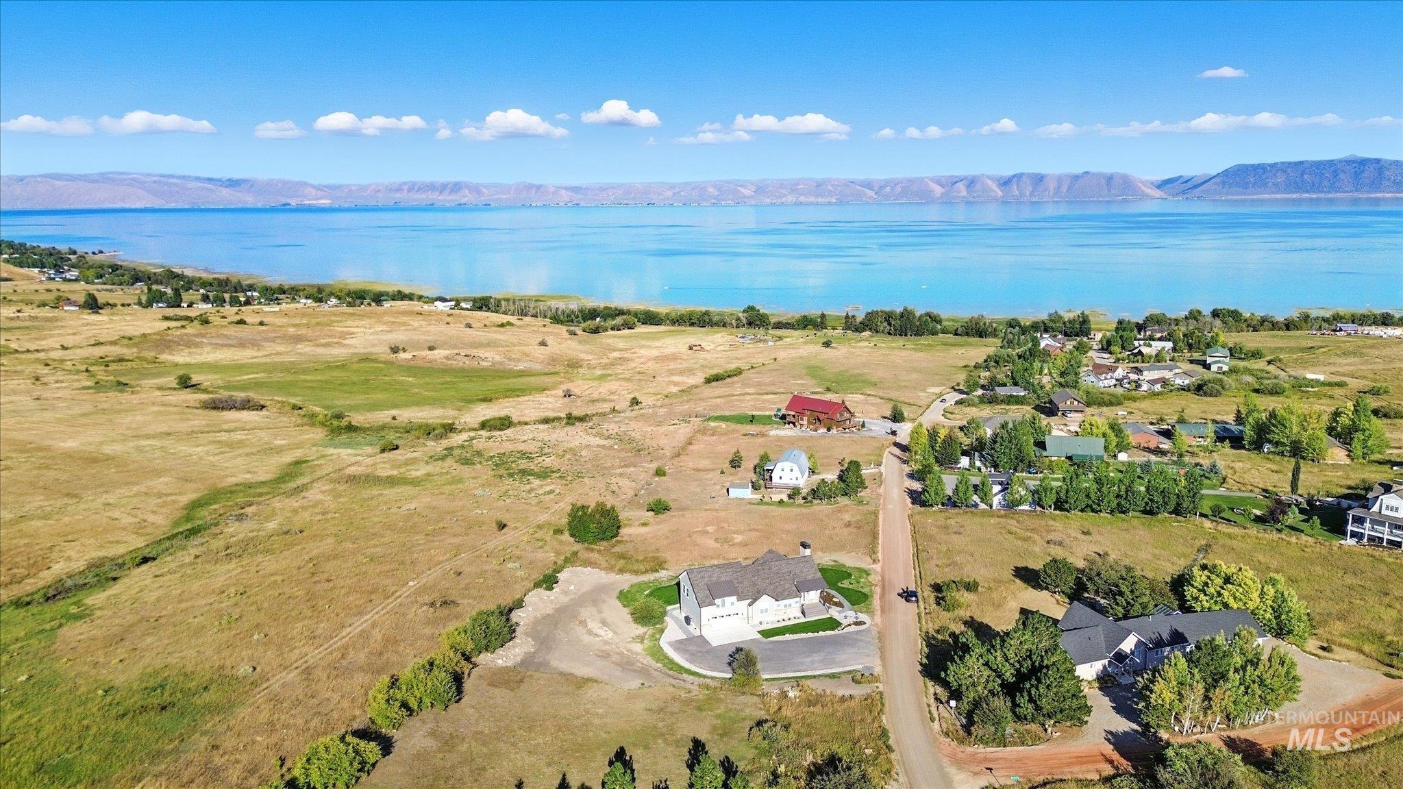 446 Lakeside Dr