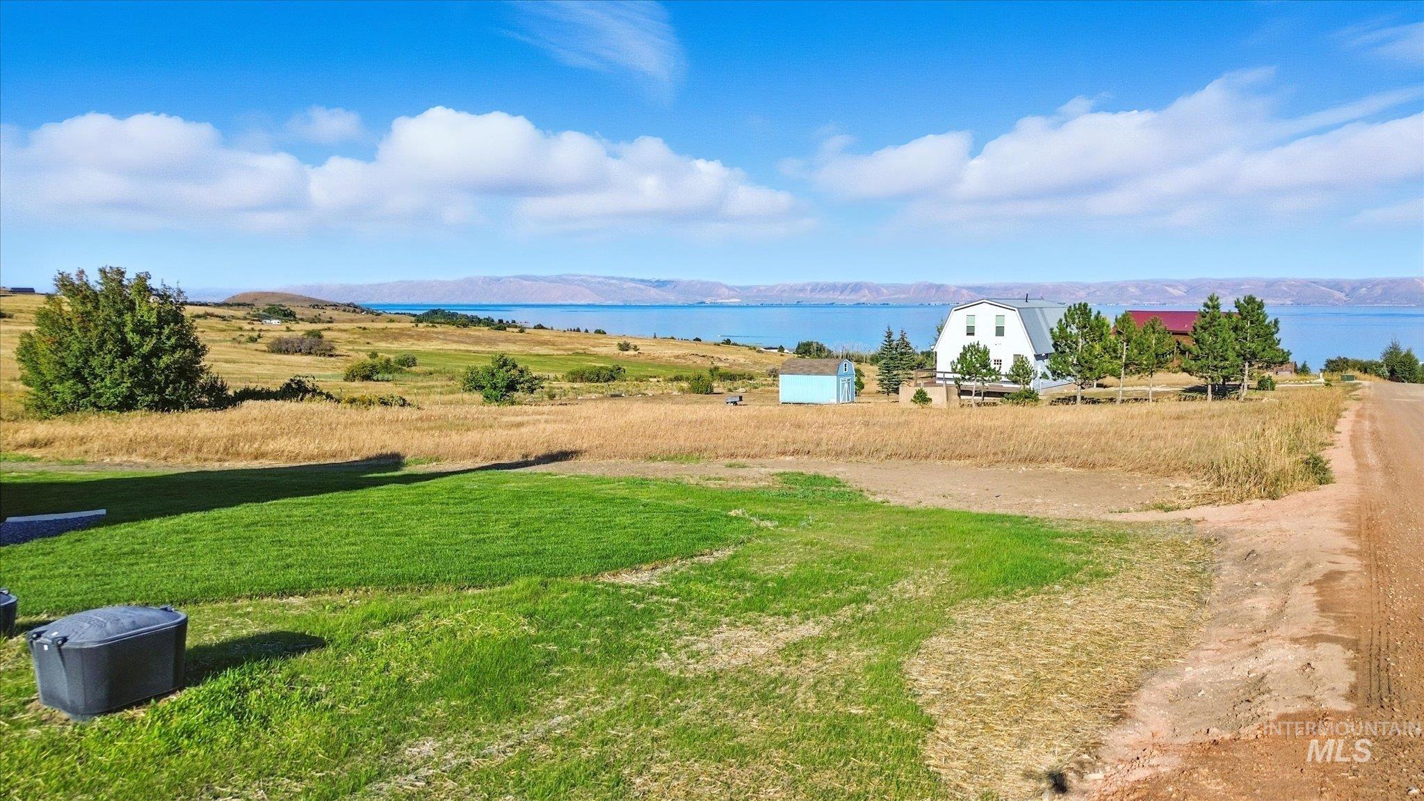 446 Lakeside Dr
