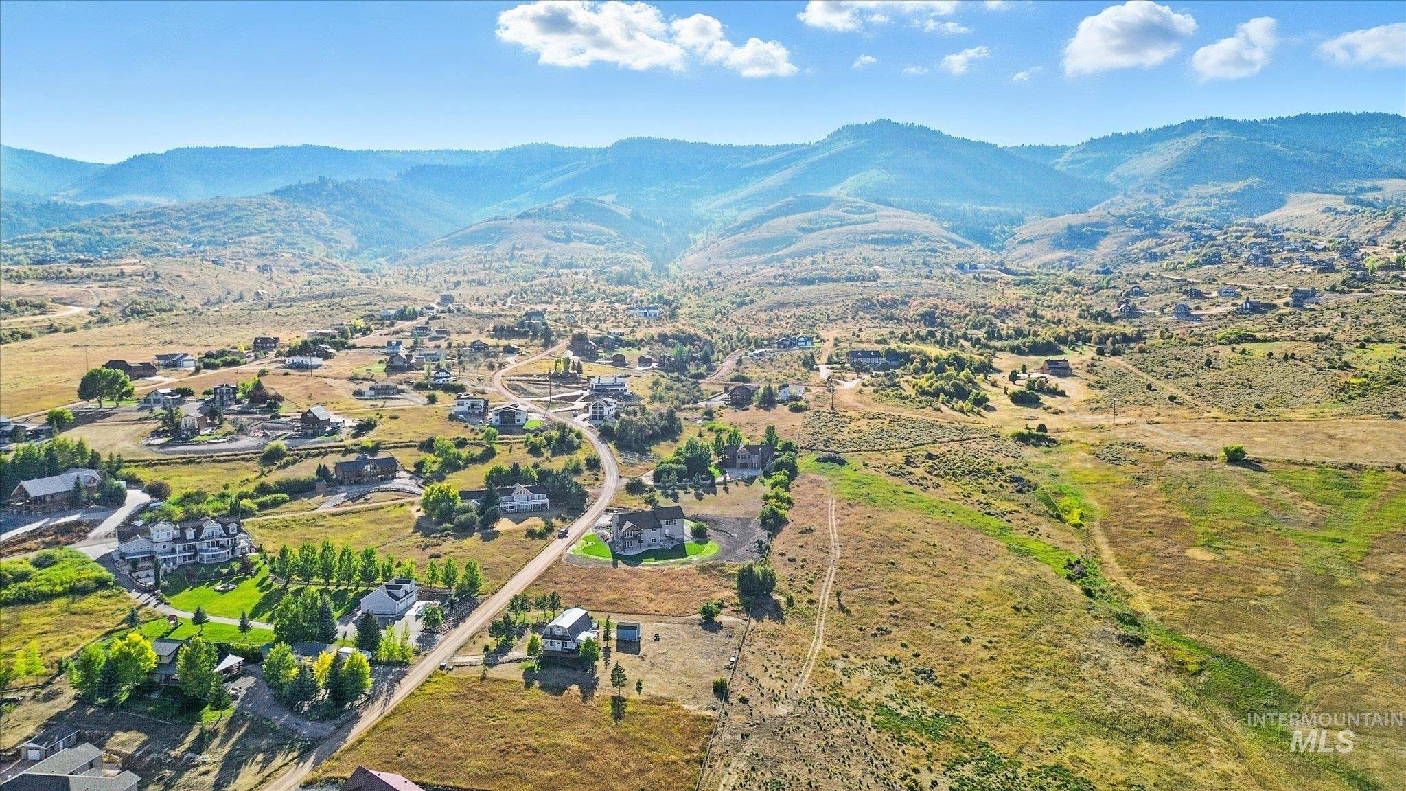 446 Lakeside Dr