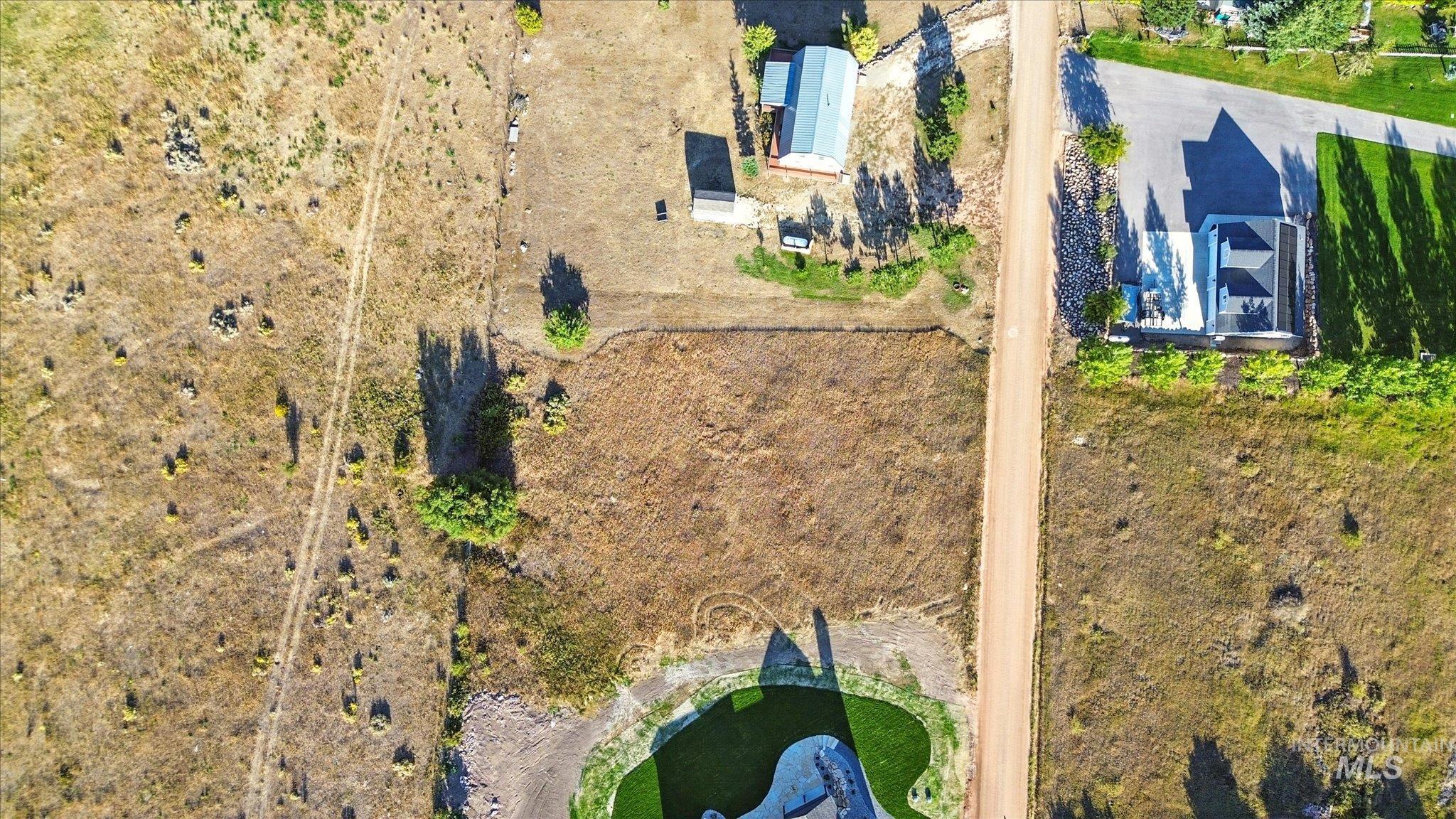 446 Lakeside Dr
