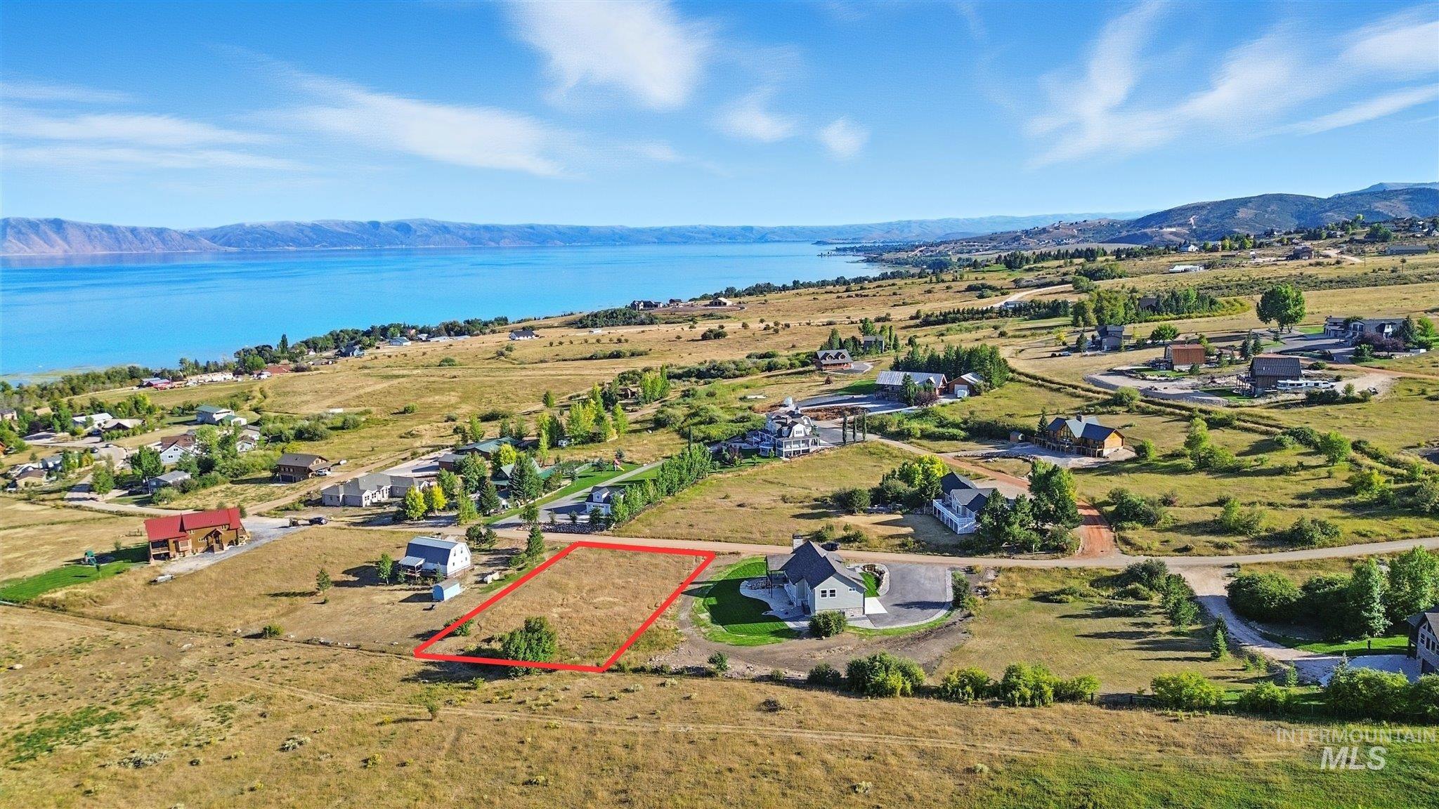 446 Lakeside Dr