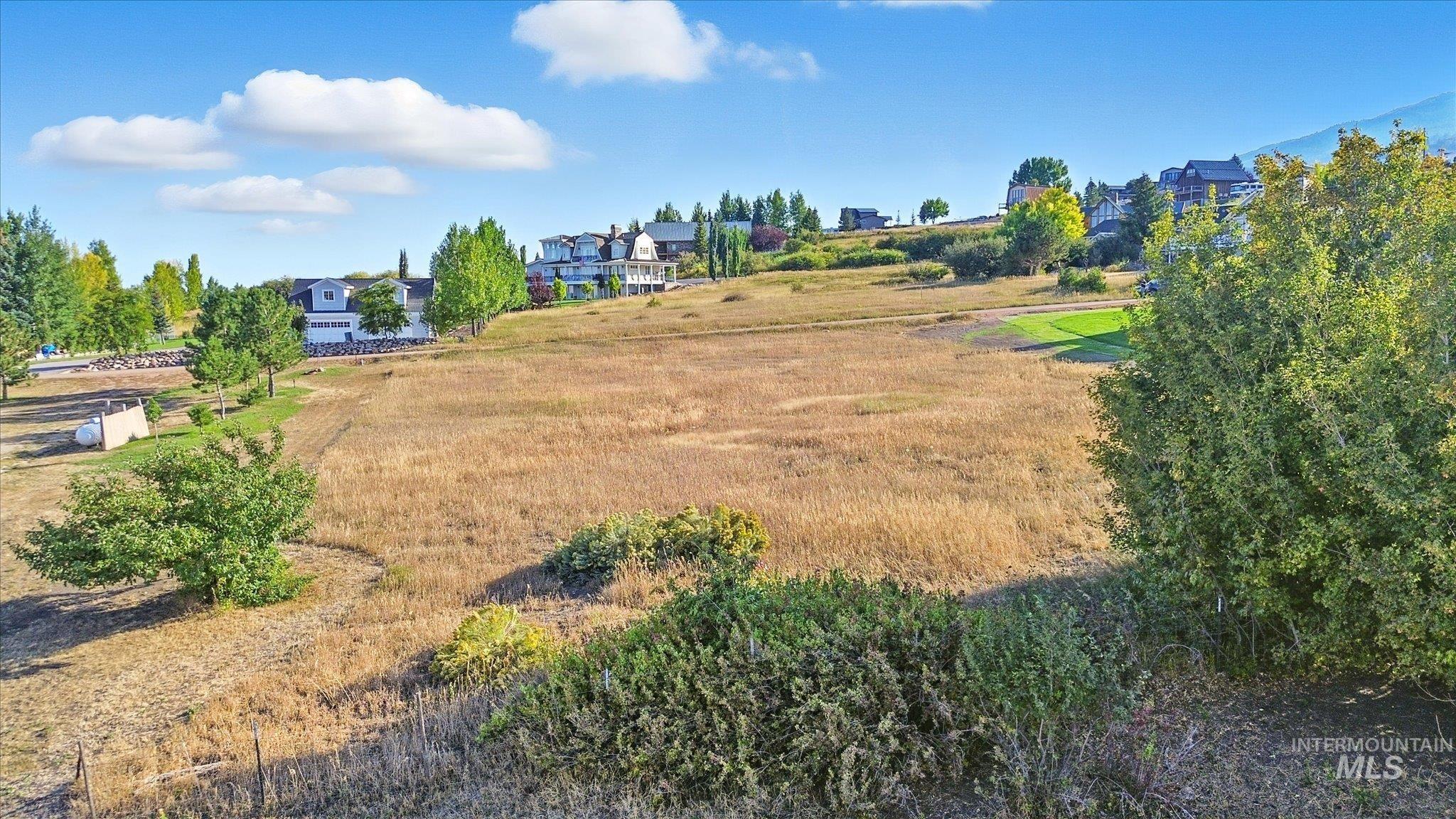 446 Lakeside Dr