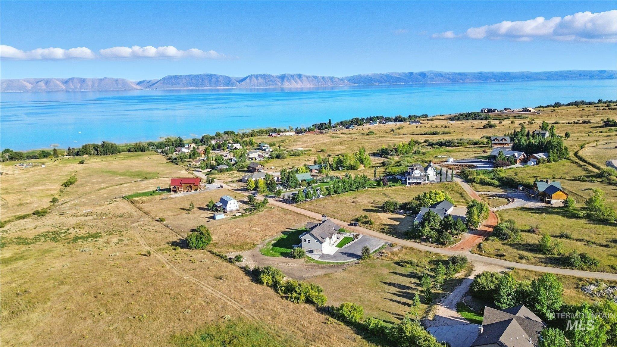446 Lakeside Dr