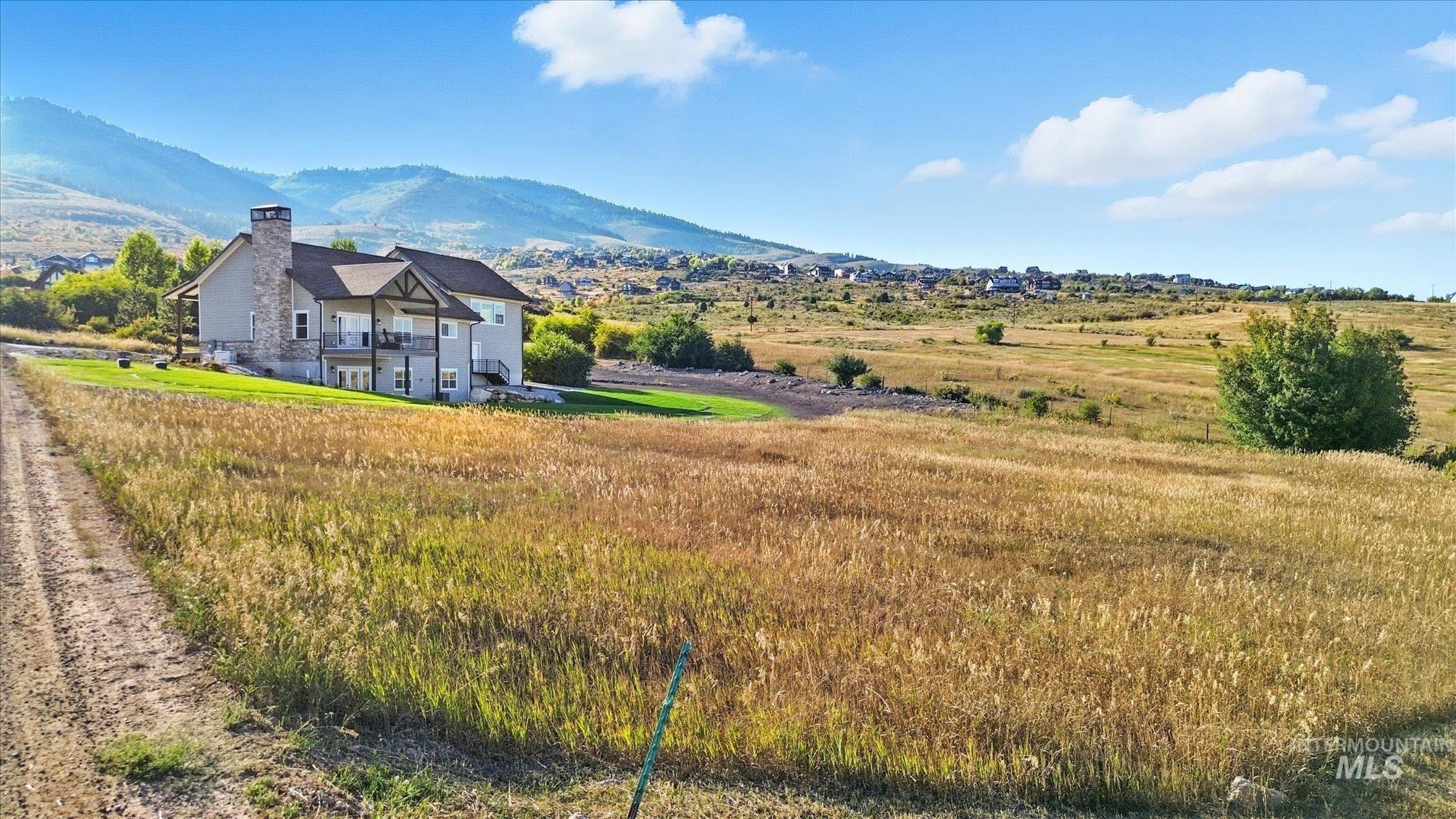 446 Lakeside Dr