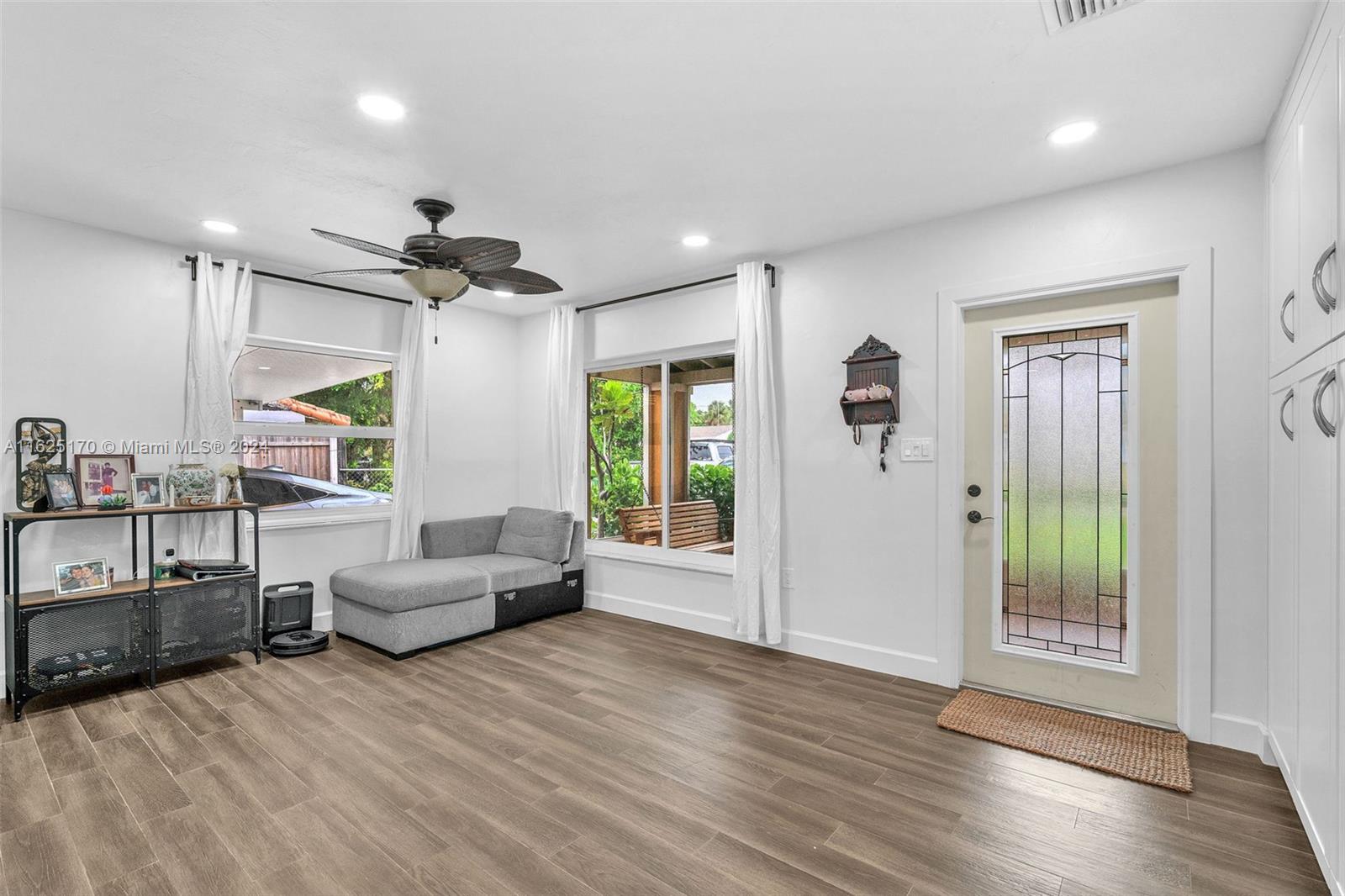 1230 SW 29th St