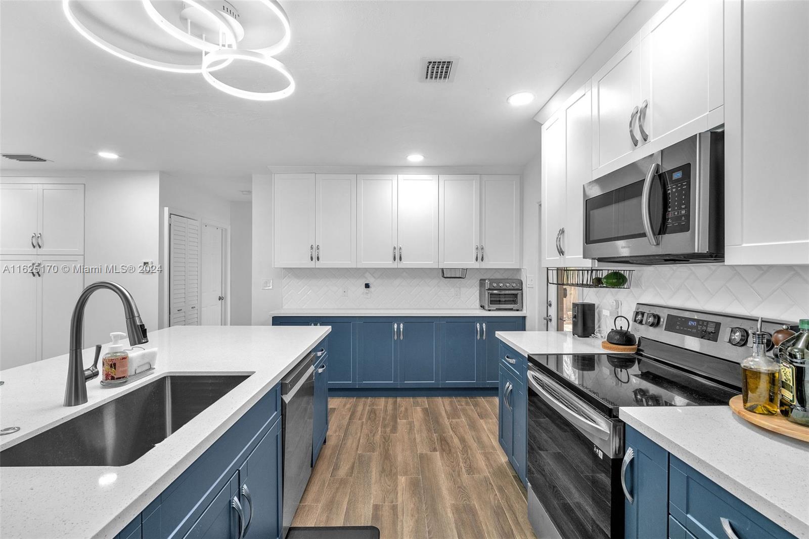 1230 SW 29th St