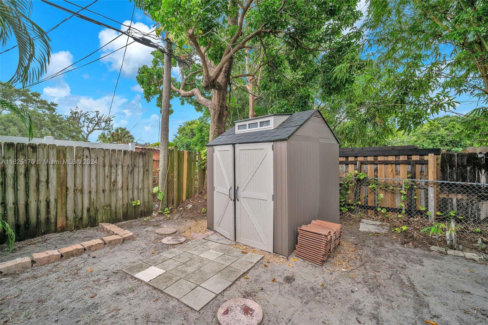 1230 SW 29th St