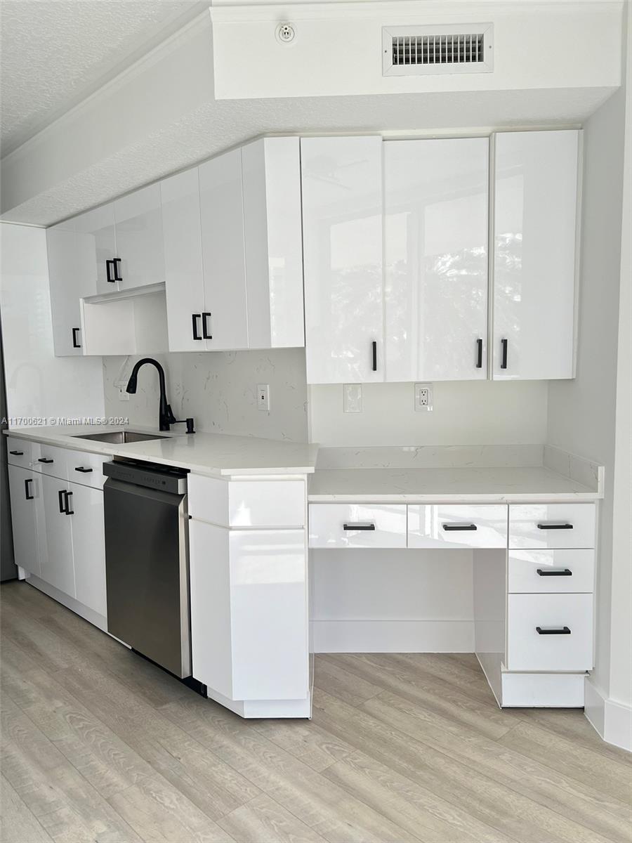 17275 Collins Ave # 302
