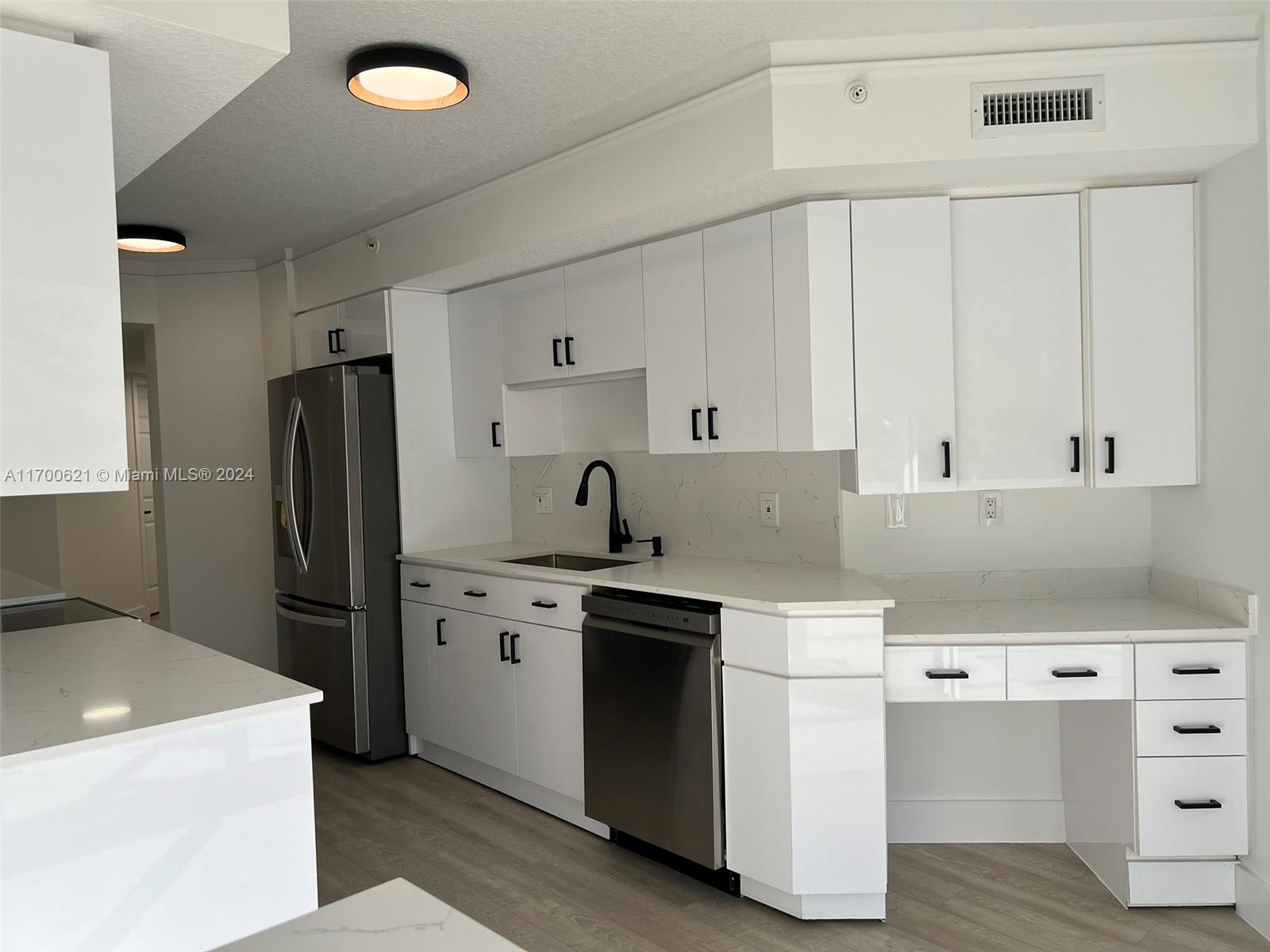17275 Collins Ave # 302