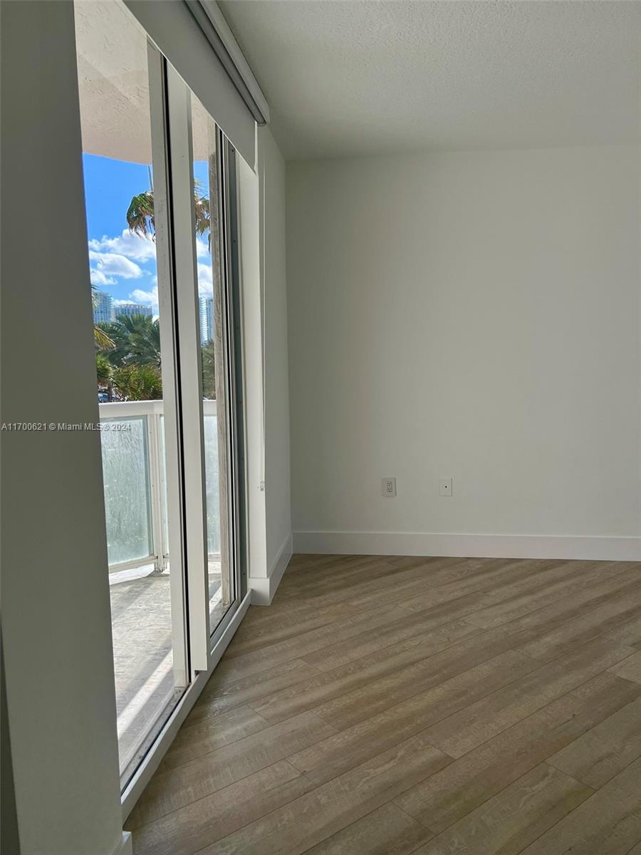17275 Collins Ave # 302